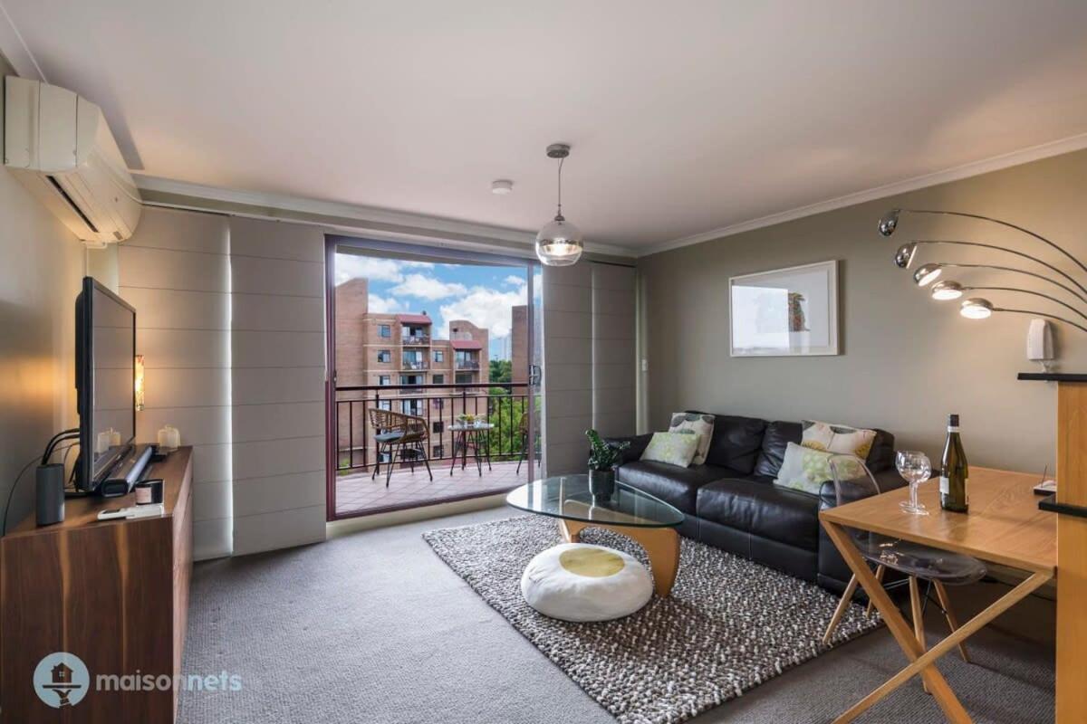 Appartamento Surry Hills With Views Pool Gym Parking Sydney