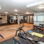 Surry Hills With Views Pool Gym Plus Parking